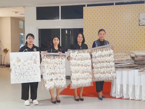พช.ขอนแก่น : รับมอบดอกไม้จันทน์ของประชาชนในส่วนภูมิภาค เนื่องในพระราชพิธีถวายพระเพลิงพระบรมศพ สมเด็จพระนางเจ้าสิริกิติ์ พระบรมราชินีนาถ พระบรมราชชนนีพันปีหลวง